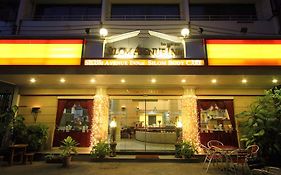 Silom Avenue Inn